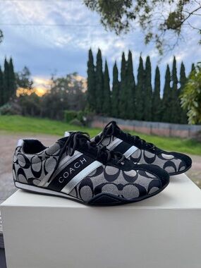 Vintage Coach🩶 shoes black & silver | low top sneakers | READ CAPTION | USED🚨